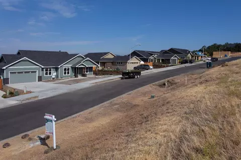 350 Avalon Ter, Eagle Point, OR 97524 photo 17