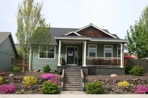 936 Win Way, Eagle Point, OR 97524 photo 1