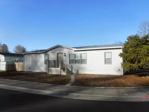 357 Meadow Ln, Eagle Point, OR 97524 photo 2