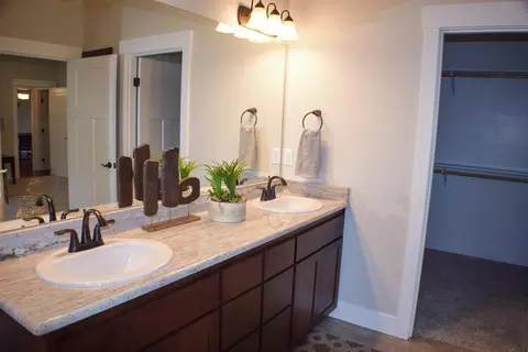 212 Cambridge Ter, Eagle Point, OR 97524 photo 15