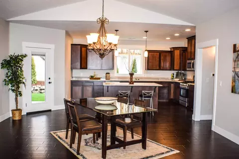 212 Cambridge Ter, Eagle Point, OR 97524 photo 7