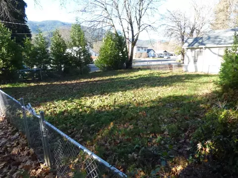314 Broadway St, Rogue River, OR 97537 photo 2