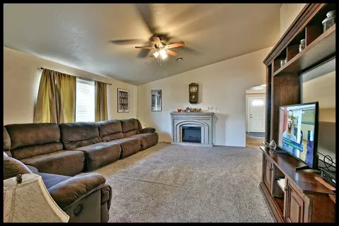 924 Win Way, Eagle Point, OR 97524 photo 18