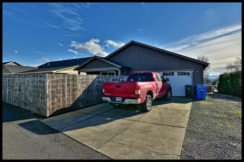 924 Win Way, Eagle Point, OR 97524 photo 24