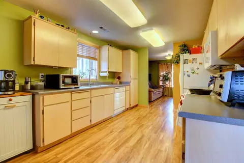 104 Samuel Ln, Phoenix, OR 97535 photo 4
