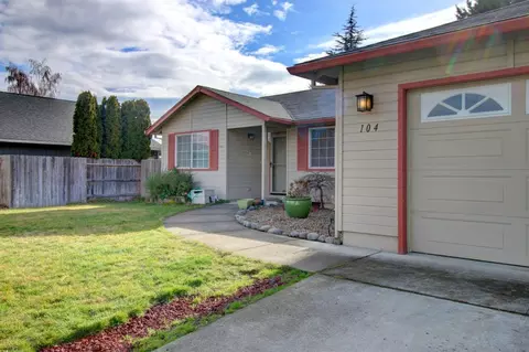 104 Samuel Ln, Phoenix, OR 97535 photo 2