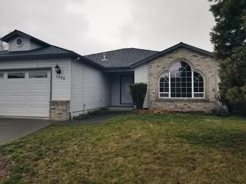 1340 Hawk Dr, Central Point, OR 97502 photo 3