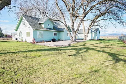 5113 Upton Rd, Central Point, OR 97502 photo 3