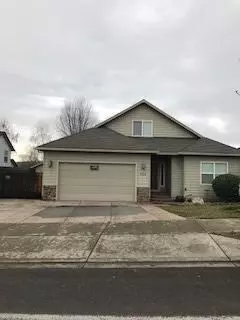 926 Crystal Dr, Eagle Point, OR 97524 photo 1