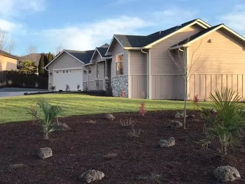 10 Milagros Ct, Eagle Point, OR 97524 photo 2
