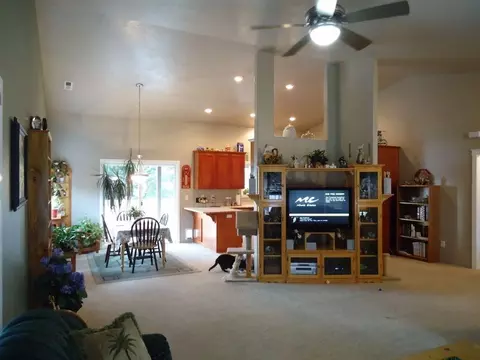809 Crystal Dr, Eagle Point, OR 97524 photo 3
