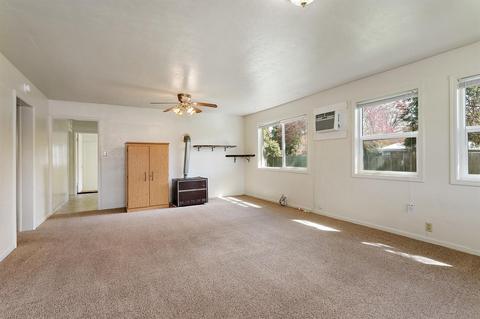 122 Fargo St, Eagle Point, OR 97524 photo 3