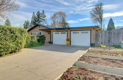 113 Houston Rd, Phoenix, OR 97535 photo 3