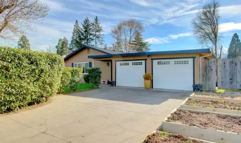 113 Houston Rd, Phoenix, OR 97535 photo 2