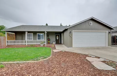 240 Thundercloud Cir, Eagle Point, OR 97524 photo 1