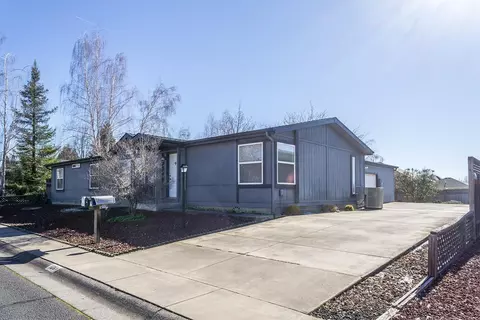 128 Osprey Dr, Eagle Point, OR 97524 photo 1