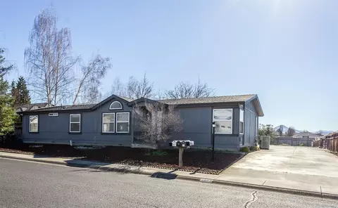 128 Osprey Dr, Eagle Point, OR 97524 photo 2