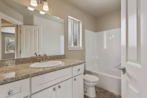 1977 Taylor Rd, Central Point, OR 97502 photo 17