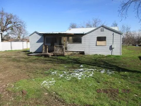 6023 Table Rock Rd, Central Point, OR 97502 photo 2