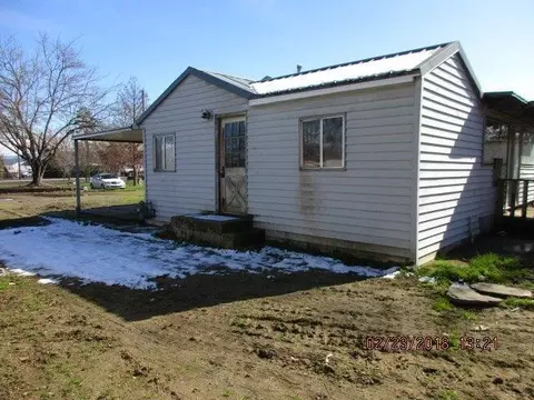 6023 Table Rock Rd, Central Point, OR 97502 photo 3