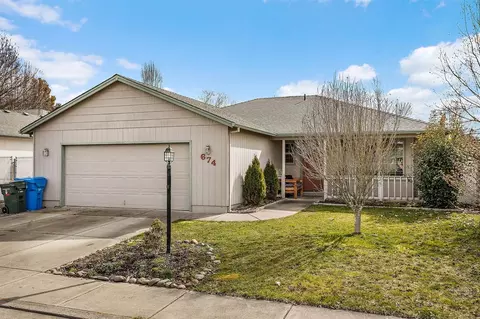 674 Karic Way, Eagle Point, OR 97524 photo 1