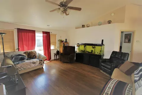 1345 Hawk Dr, Central Point, OR 97502 photo 3