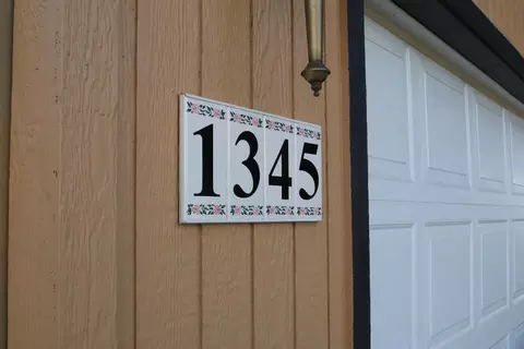 1345 Hawk Dr, Central Point, OR 97502 photo 2