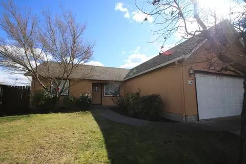 1345 Hawk Dr, Central Point, OR 97502 photo 1