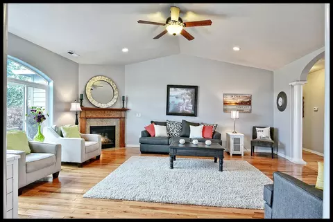 330 Ridgeway Ave, Central Point, OR 97502 photo 8