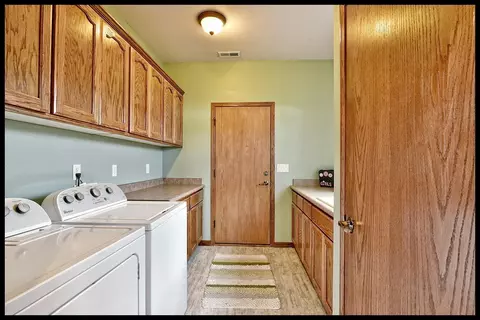 330 Ridgeway Ave, Central Point, OR 97502 photo 2