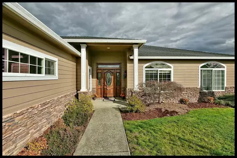 330 Ridgeway Ave, Central Point, OR 97502 photo 1