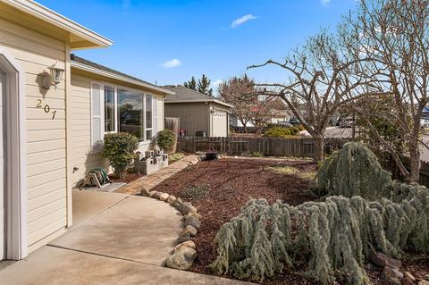 207 Jared Ct, Phoenix, OR 97535 photo 5
