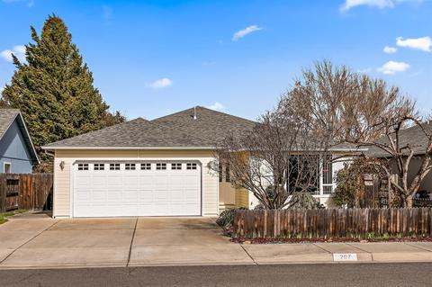 207 Jared Ct, Phoenix, OR 97535 photo 2