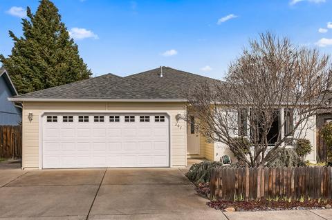 207 Jared Ct, Phoenix, OR 97535 photo 3