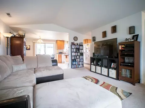 645 Karic Way, Eagle Point, OR 97524 photo 4