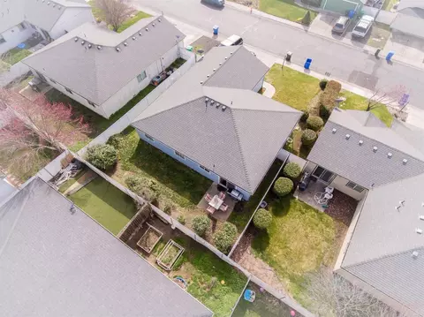 645 Karic Way, Eagle Point, OR 97524 photo 2