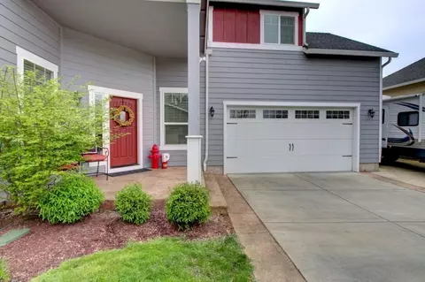 982 Covington Ct, Central Point, OR 97502 photo 2