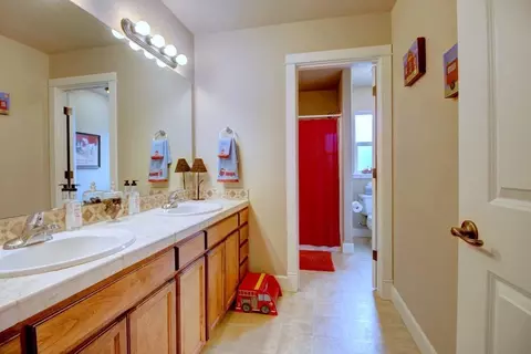 982 Covington Ct, Central Point, OR 97502 photo 28