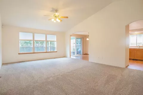 250 Jared Ct, Phoenix, OR 97535 photo 2