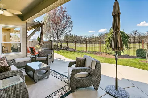 83 Pebble Creek Dr, Eagle Point, OR 97524 photo 5