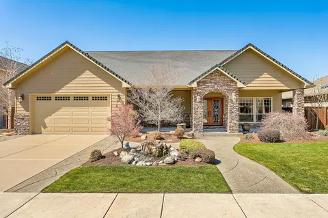 83 Pebble Creek Dr, Eagle Point, OR 97524 photo 1