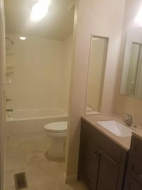 165 Taylor Ave, Talent, OR 97540 photo 3