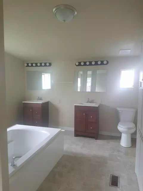 165 Taylor Ave, Talent, OR 97540 photo 5