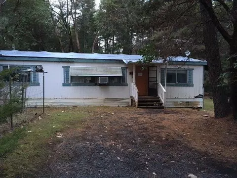 225 E Crow Rd, Merlin, OR 97532 photo 1