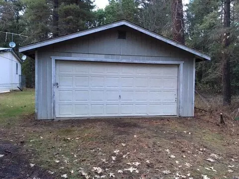 225 E Crow Rd, Merlin, OR 97532 photo 3