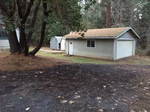 225 E Crow Rd, Merlin, OR 97532 photo 4