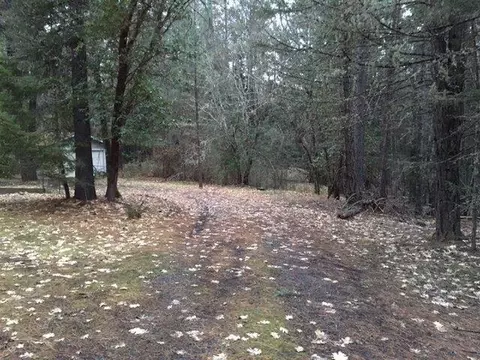 225 E Crow Rd, Merlin, OR 97532 photo 2