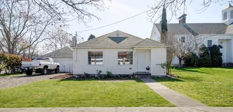 117 W 2nd, Phoenix, OR 97535 photo 2