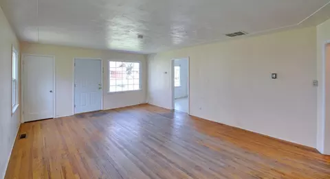 117 W 2nd, Phoenix, OR 97535 photo 6