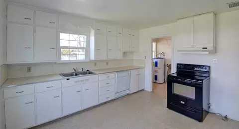 117 W 2nd, Phoenix, OR 97535 photo 7